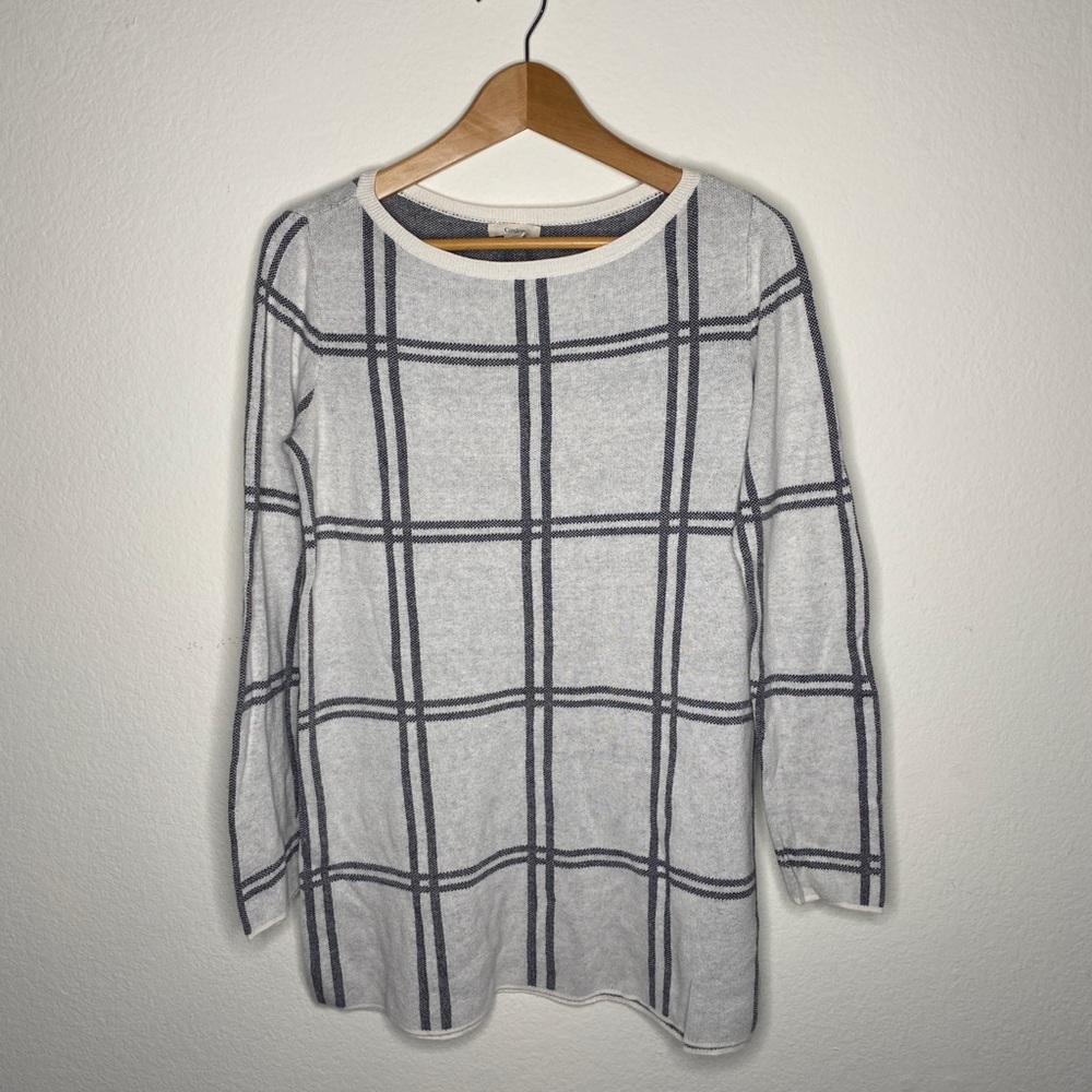 White & Black Plaid-Style Crew Neck Sweater